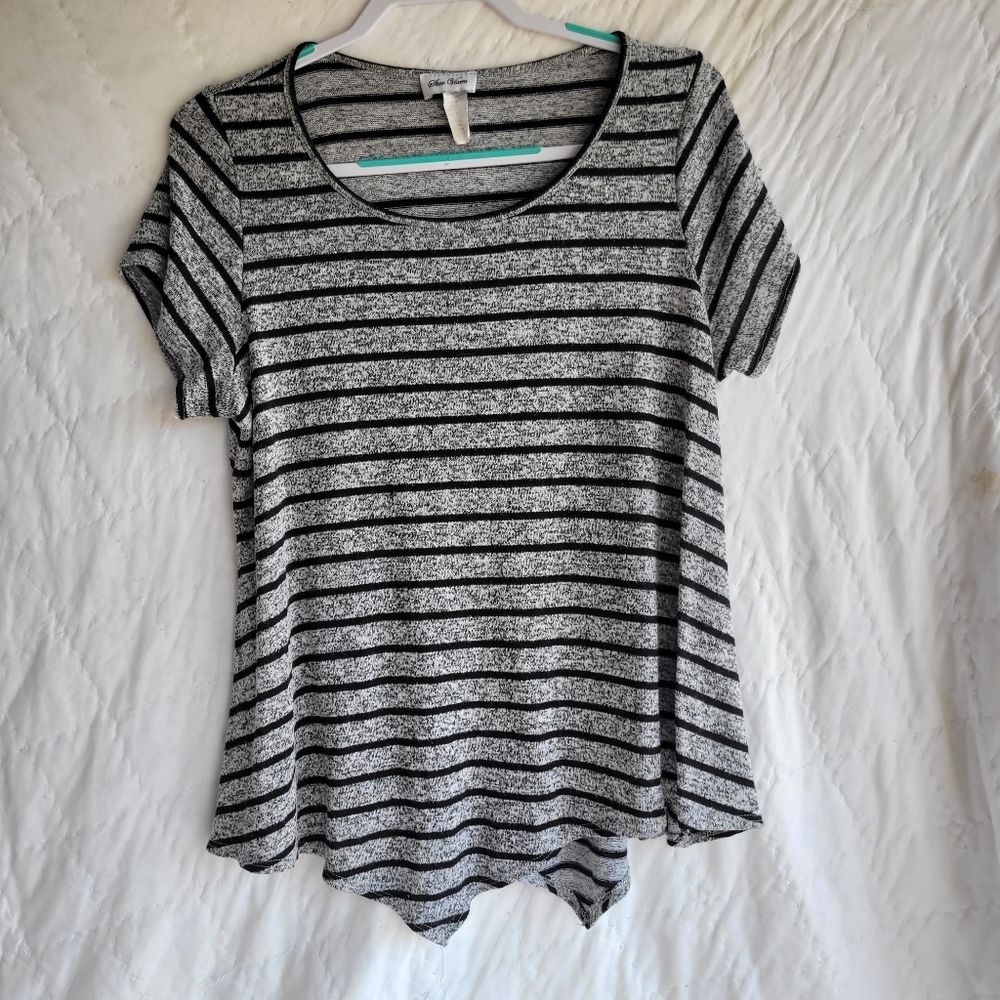 Star Vixen Short Sleeve Shark Bite Top Size 1X